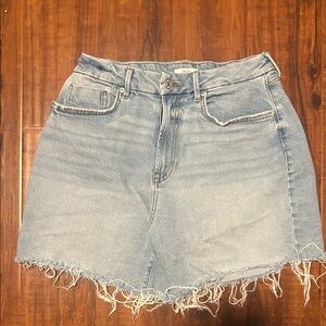 Curved 90’s Light Wash Jean Shorts